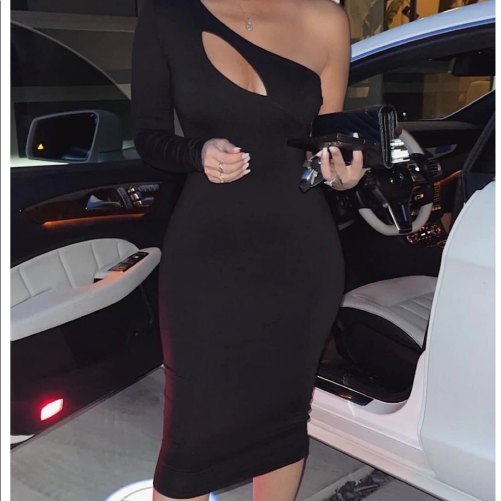 BLACK FAIRA KEYHOLE DRESS